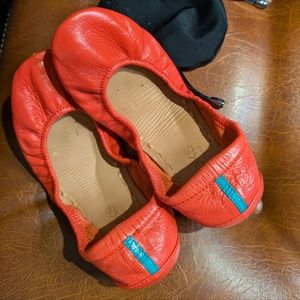 Poppy Tieks foldable flats